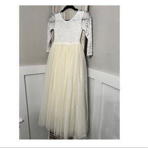 Very Cute Ivory and Lace Flower Girls Dress Size 9-10